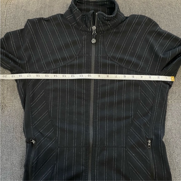 LULULEMON Black Stripe Zip Up Jacket Activewear - Picture 8 of 8